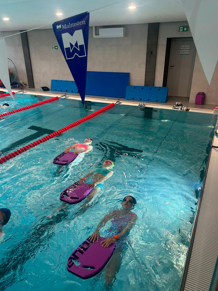 Nauka pływania na plecach - basen Nowy Wisnicz