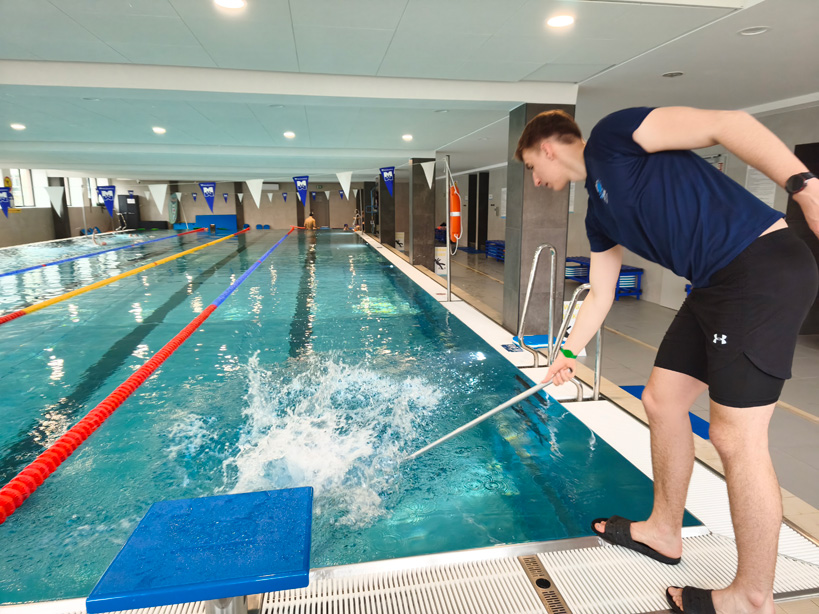 Jak uczymy skoków do głębokiej wody w Szkole Pływania Nowy Wiśnicz